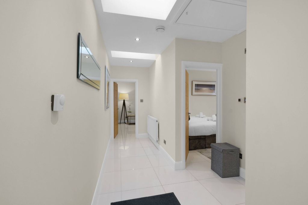 Property photo 2 of 33