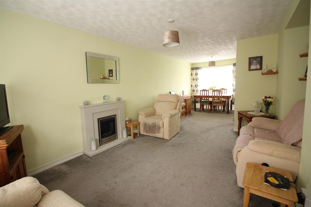 Property photo 2 of 13 Open Lounge/Diner
