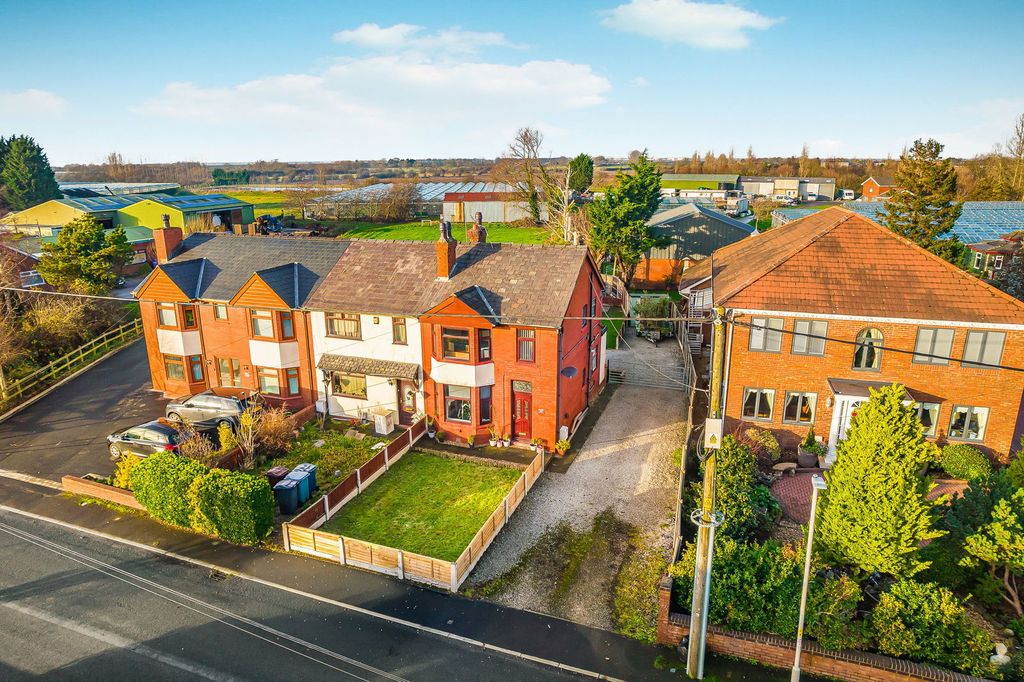 Property photo 2 of 32