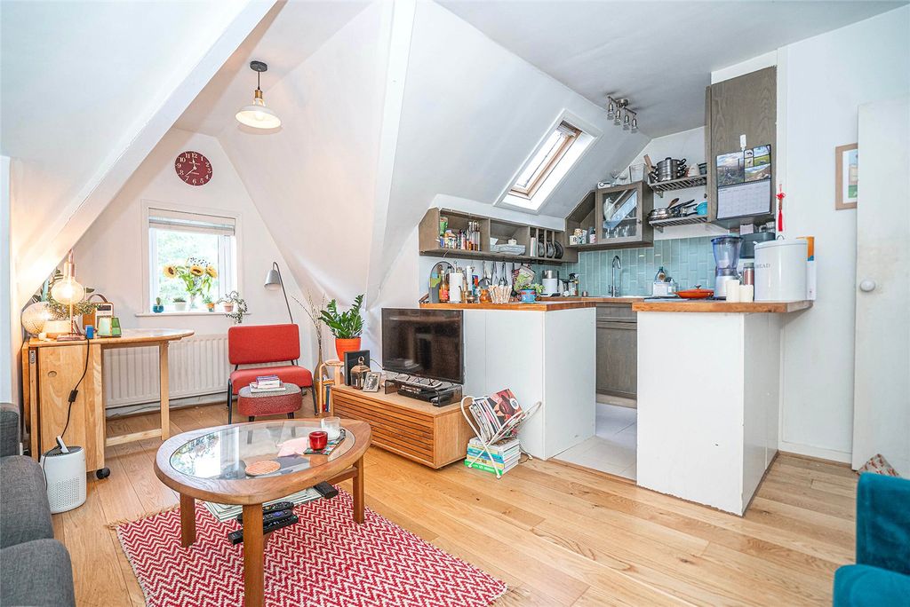 Property photo 3 of 15 Reception Kitchen