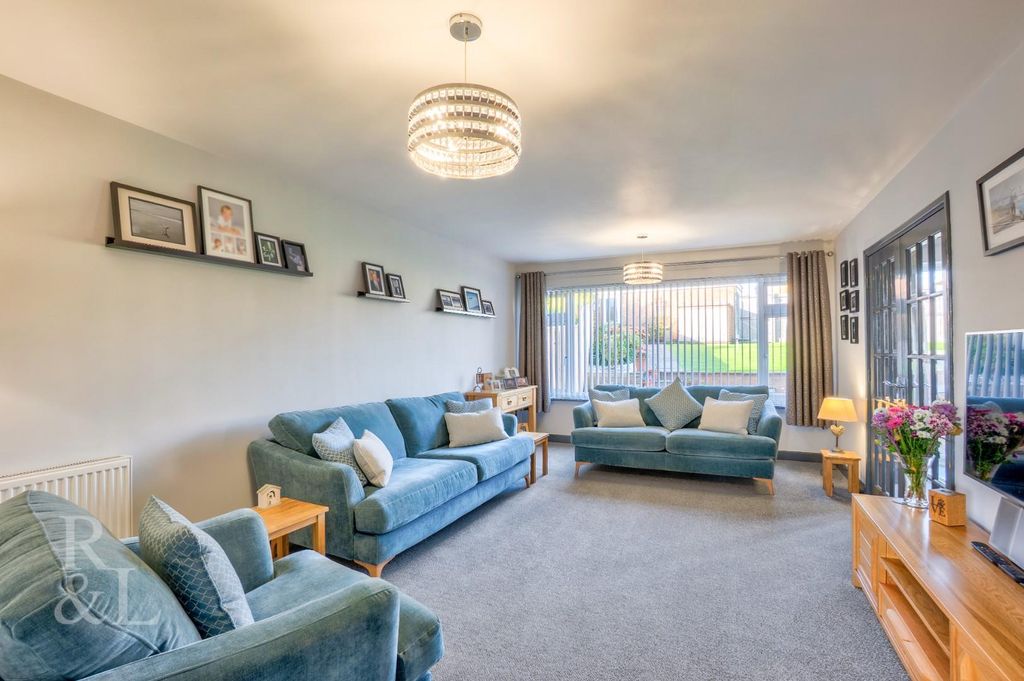 Property photo 3 of 31 20 Pennine Way (19).Jpg