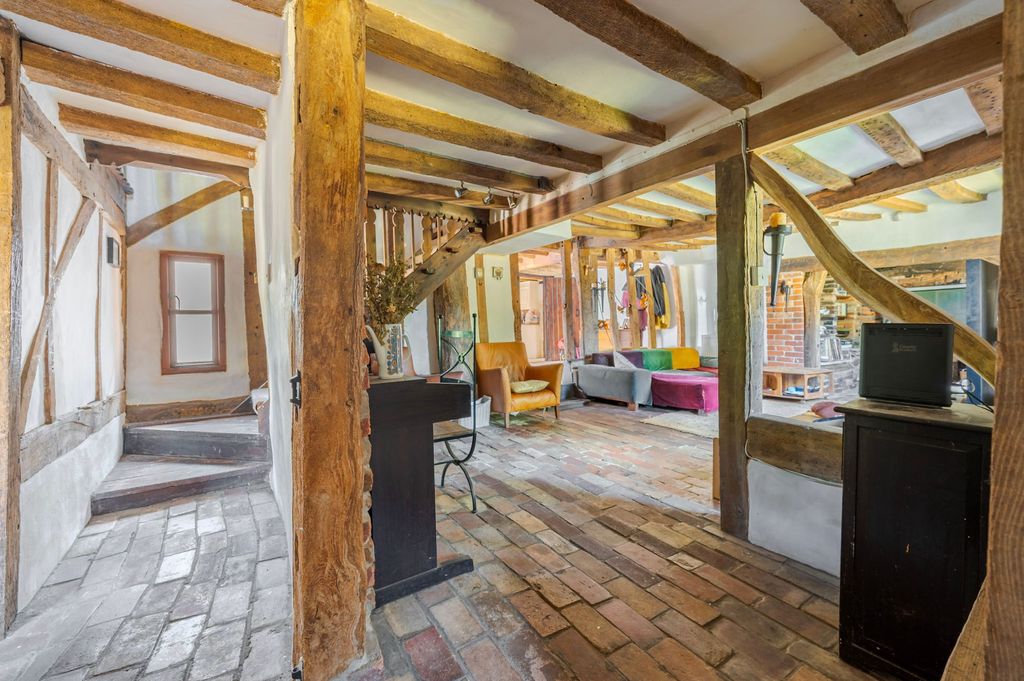 Property photo 1 of 28