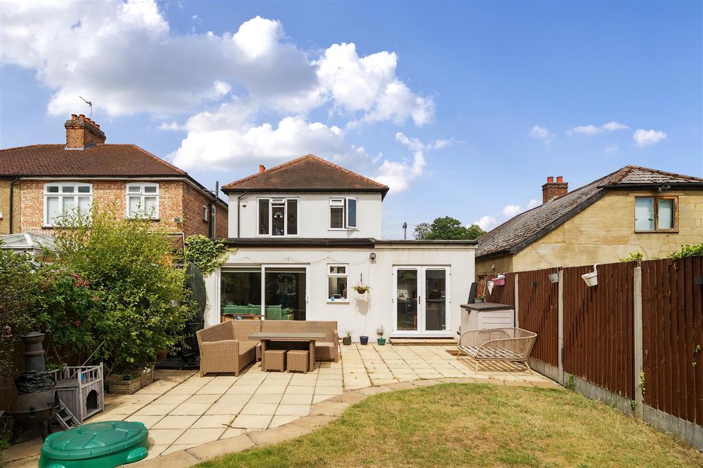 Property photo 2 of 19 Garden