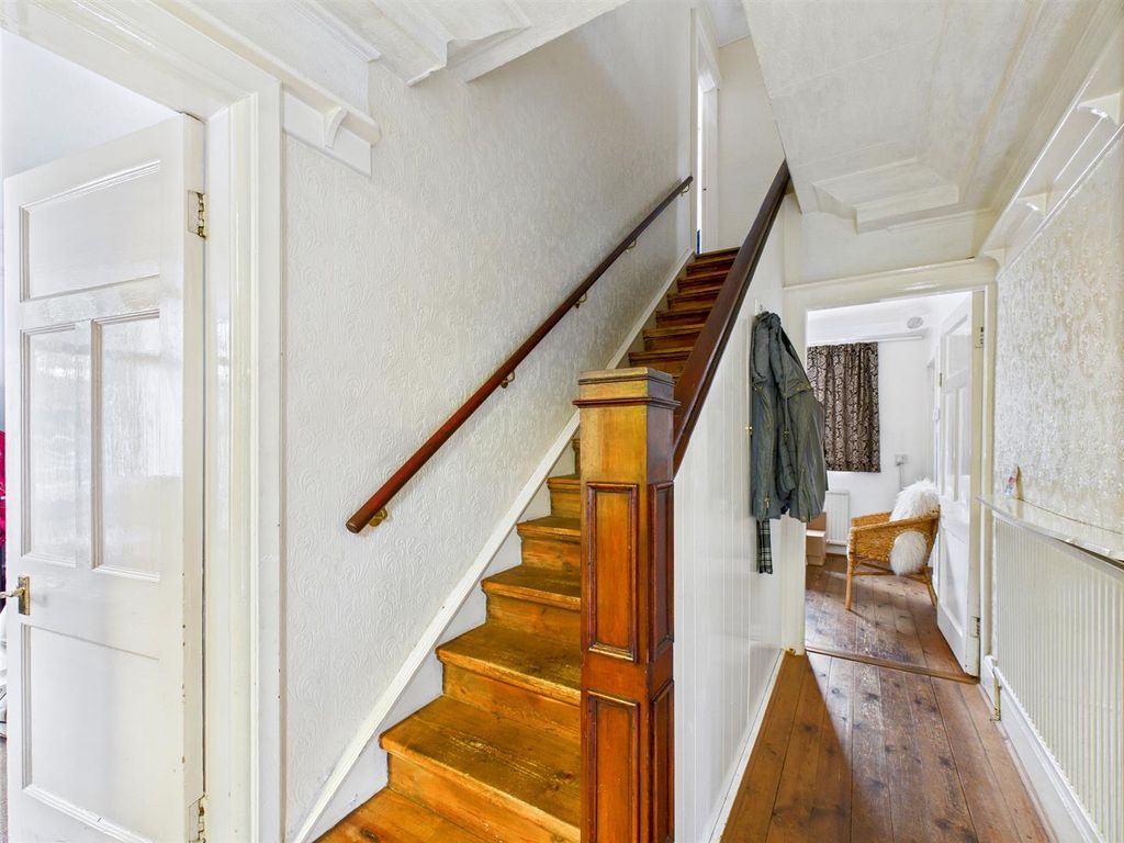 Property photo 2 of 24 Entrance Hall