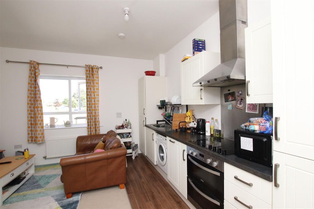 Property photo 3 of 7 Kitchen.Jpg