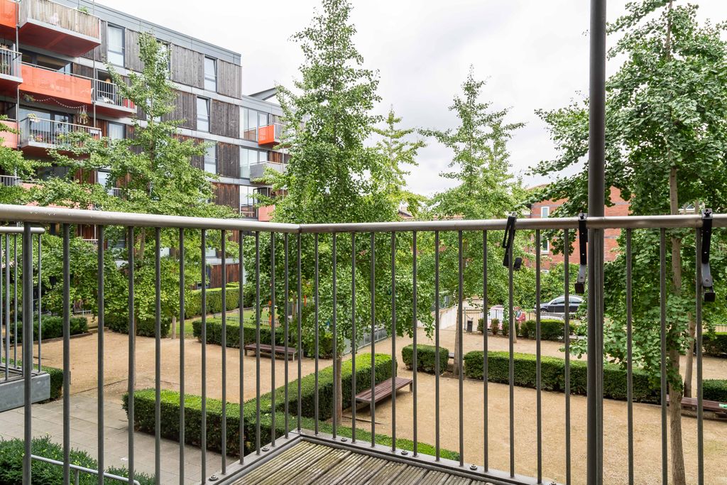 Property photo 2 of 21