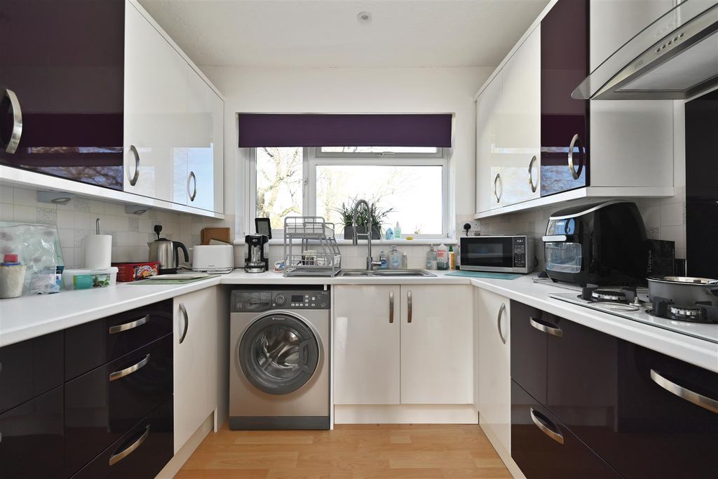 Property photo 3 of 22 8-Drake-House-Tn393Ts (5).Jpg