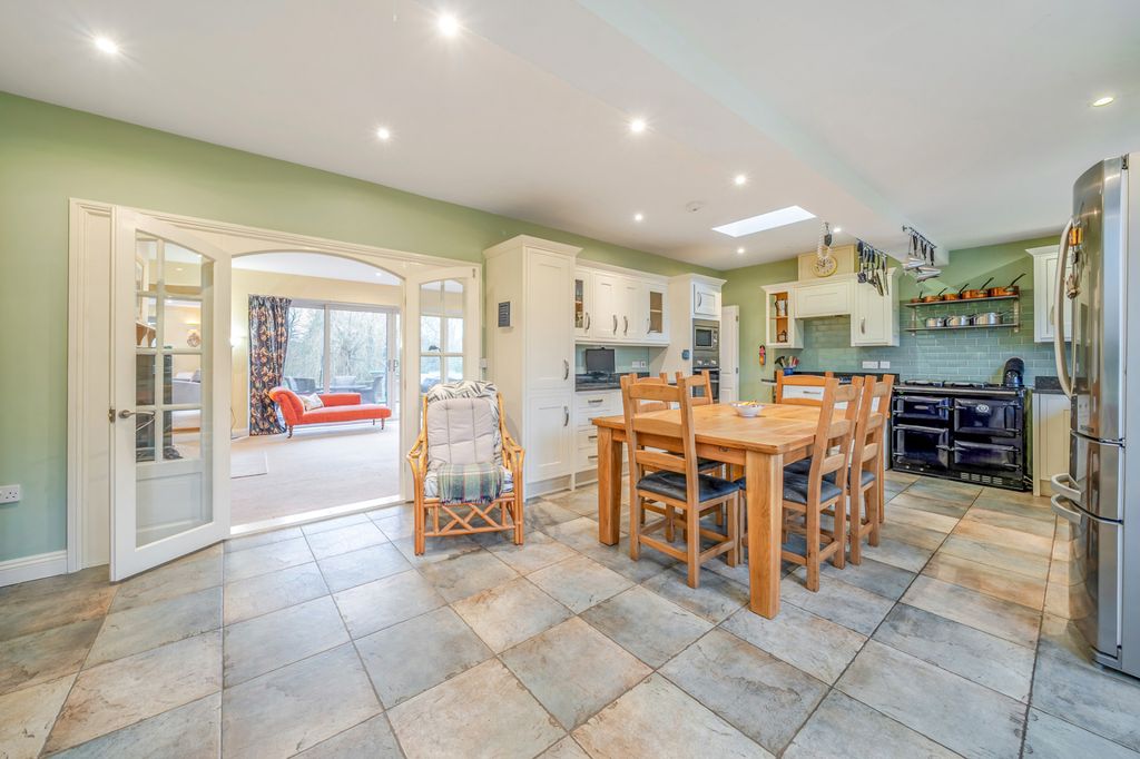 Property photo 2 of 18