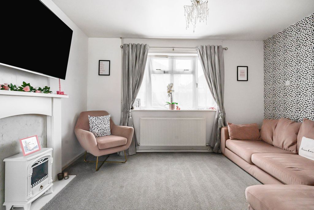 Property photo 3 of 19 Sitting Room