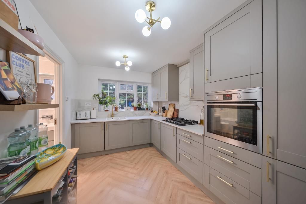 Property photo 2 of 21 Kitchen