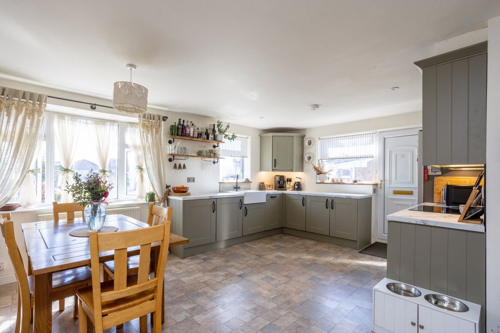 Property photo 2 of 25