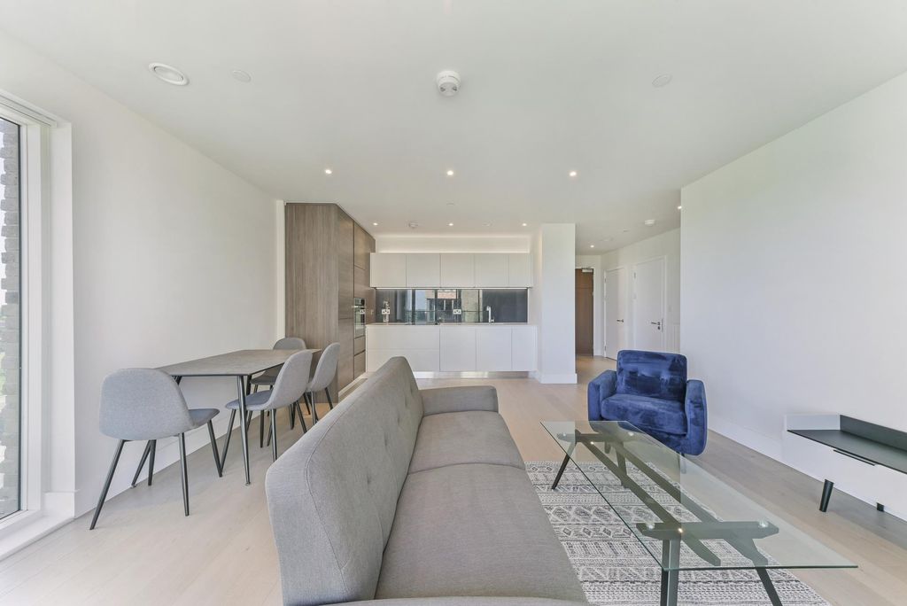 Property photo 3 of 6