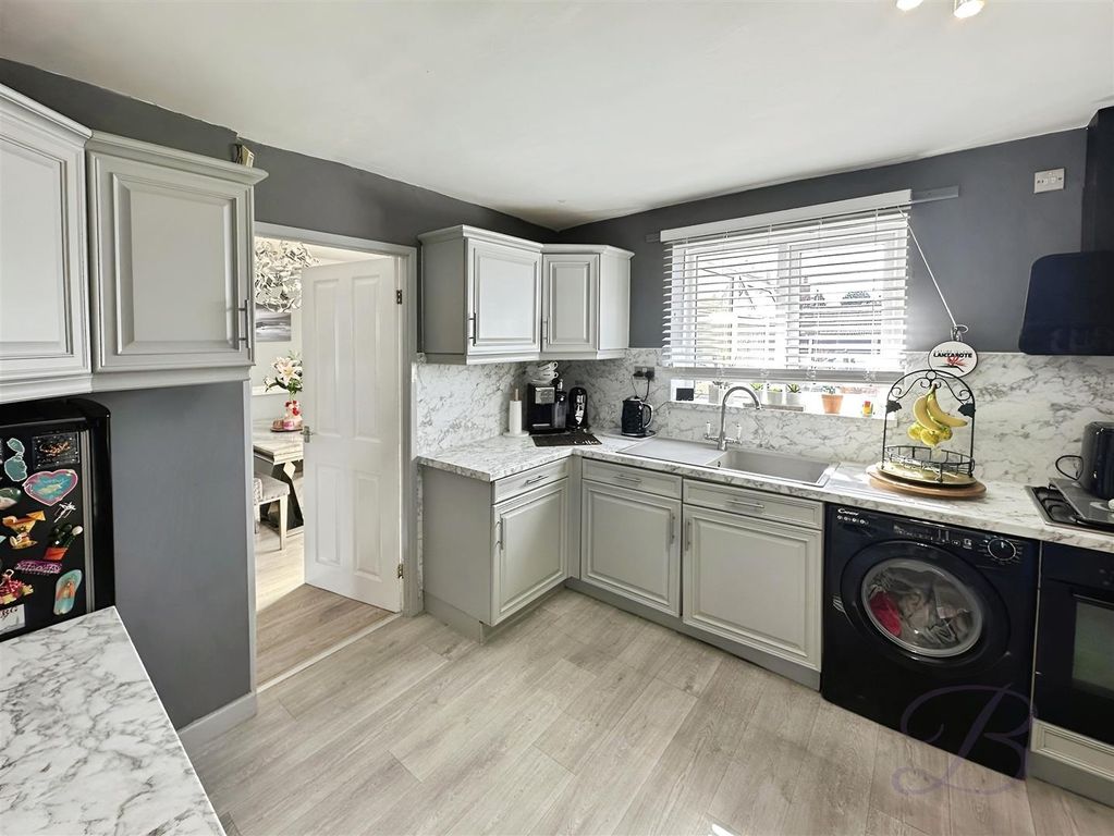 Property photo 3 of 25 c85Efe0A-Gx39Oixpf0Gomqaokj3c7W.Jpg