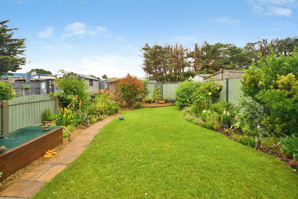 Property photo 2 of 20