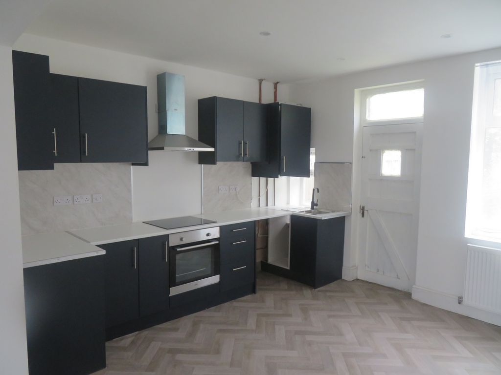 Property photo 3 of 9 Kitchen