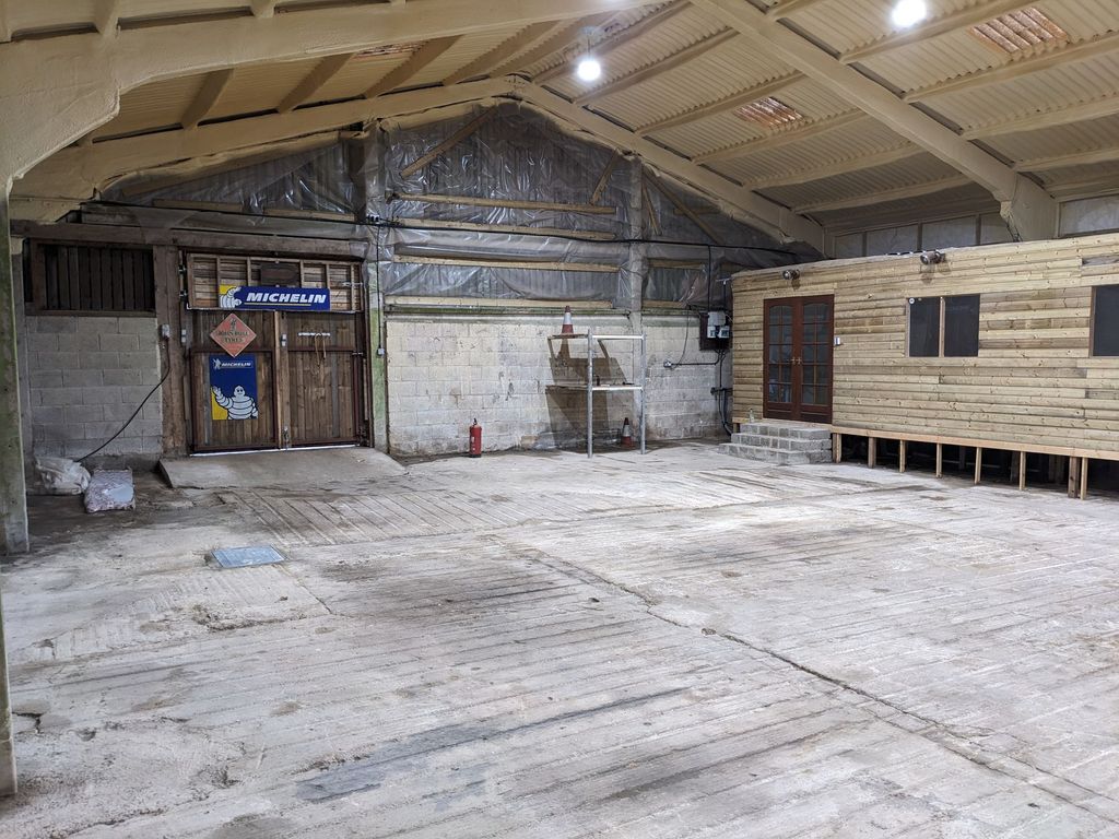 Property photo 3 of 6