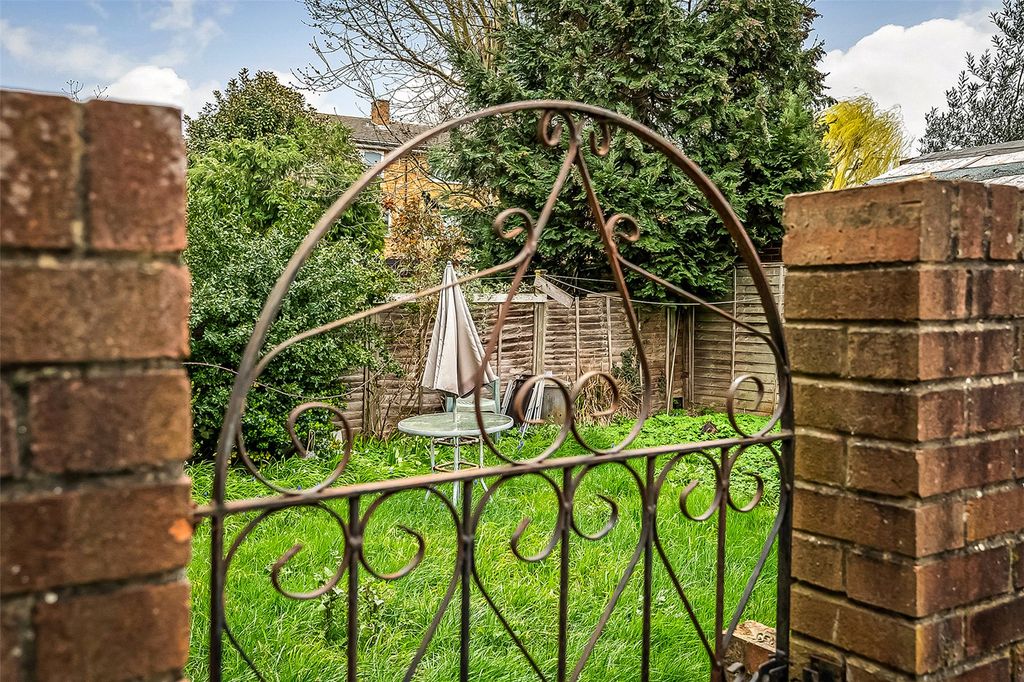 Property photo 2 of 18 House. Partnership