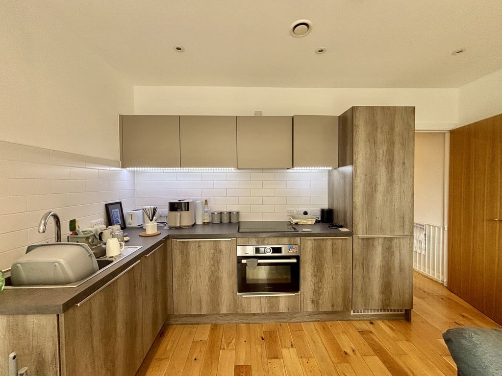 Property photo 2 of 12 Image00005