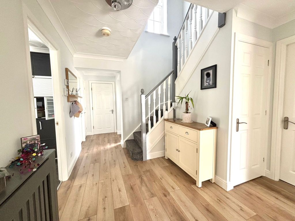 Property photo 2 of 40 Entrance Hall 1