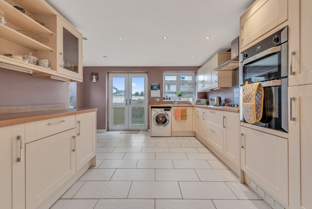 Property photo 2 of 24 4446747