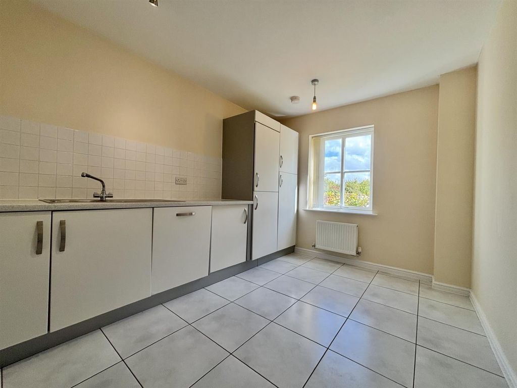 Property photo 3 of 16 Kitchen 2.Jpg
