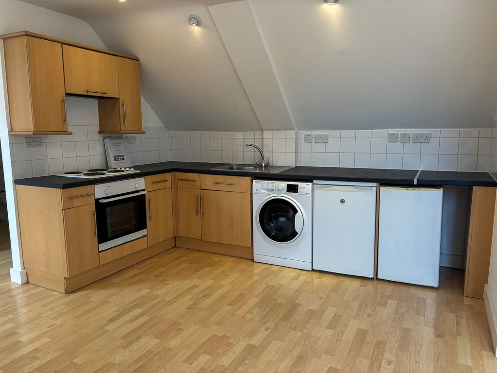 Property photo 2 of 6 Kitchen