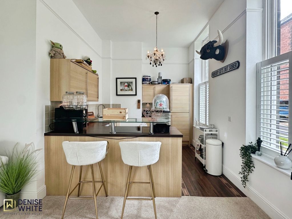 Property photo 3 of 31 Kitchen