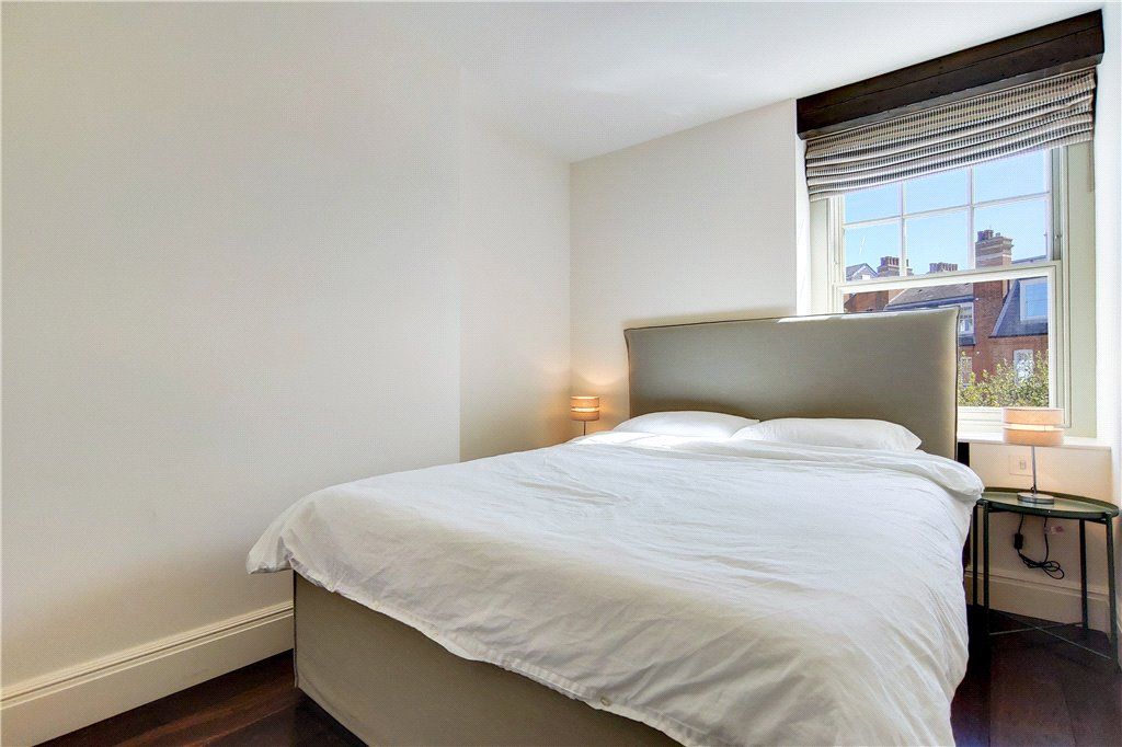 Property photo 3 of 8 Embankment Gardens