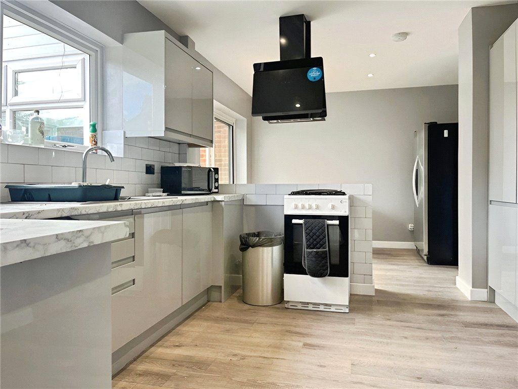 Property photo 3 of 9 Kitchen