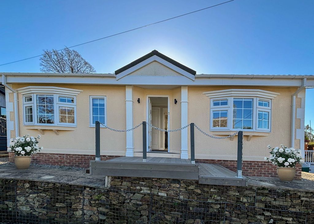 Property photo 2 of 26