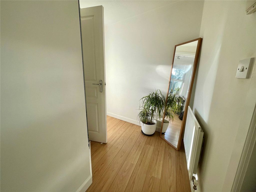 Property photo 2 of 9 Hallway