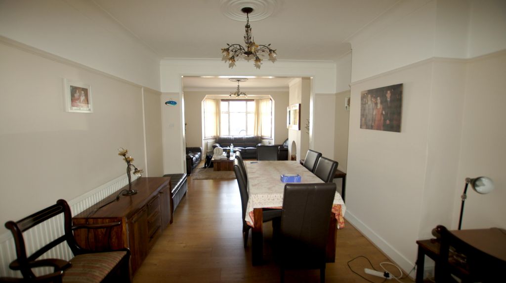 Property photo 2 of 32