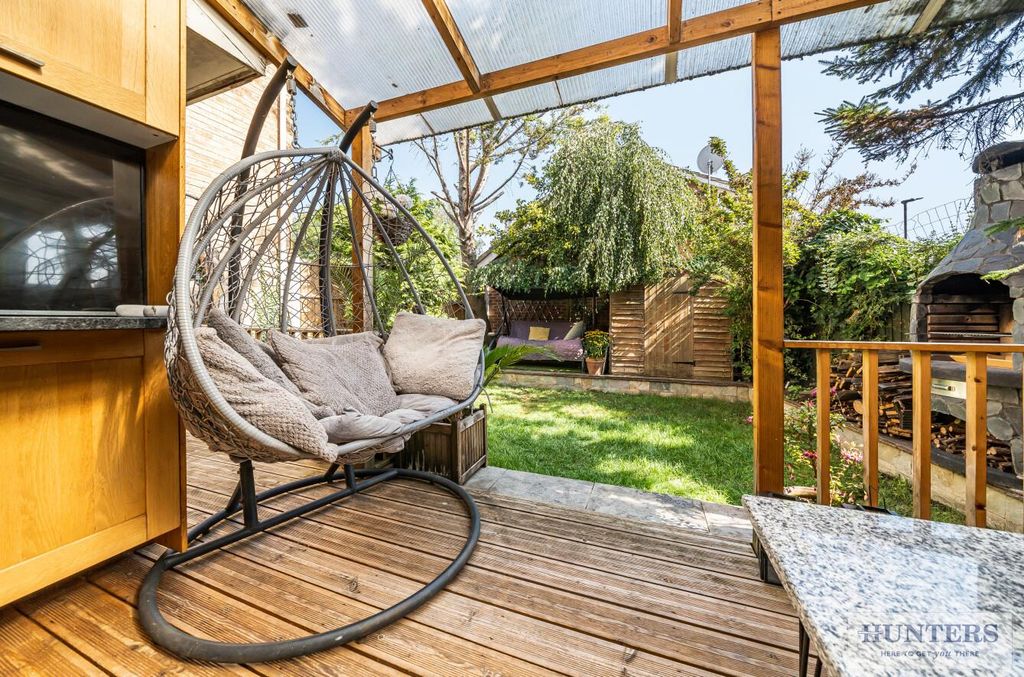 Property photo 2 of 26 Ed5Cacf3-4E05-4060-B5Cf-A29Ae3B78338.Jpg