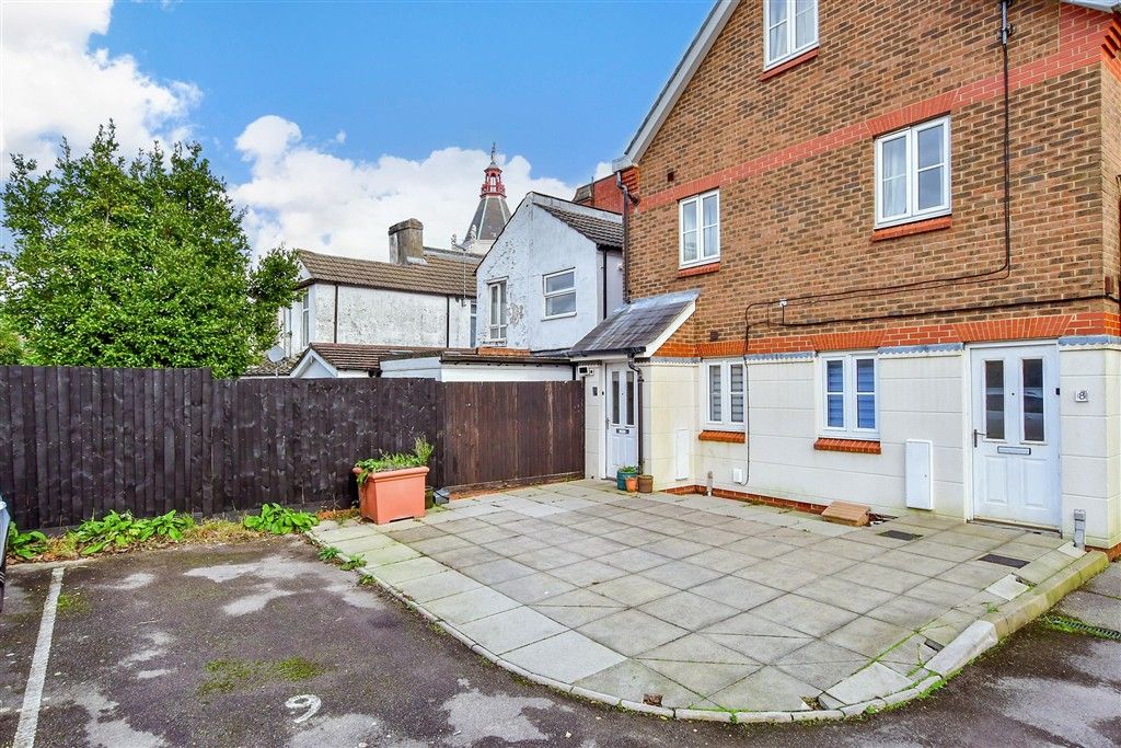 Property photo 3 of 10 External Lifestyle Photograph