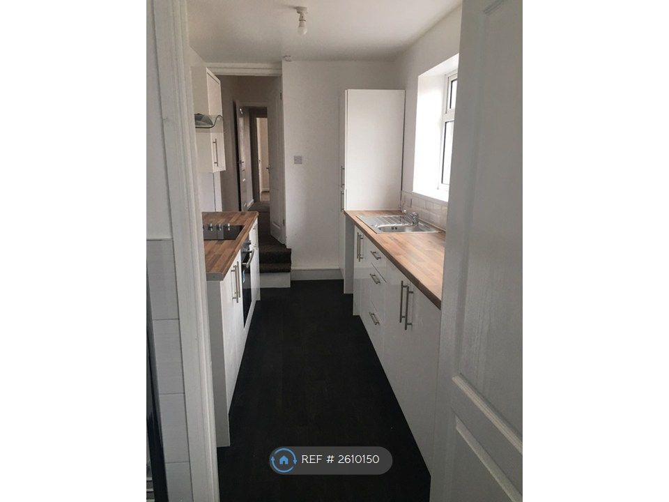 Property photo 2 of 7 Kitchen