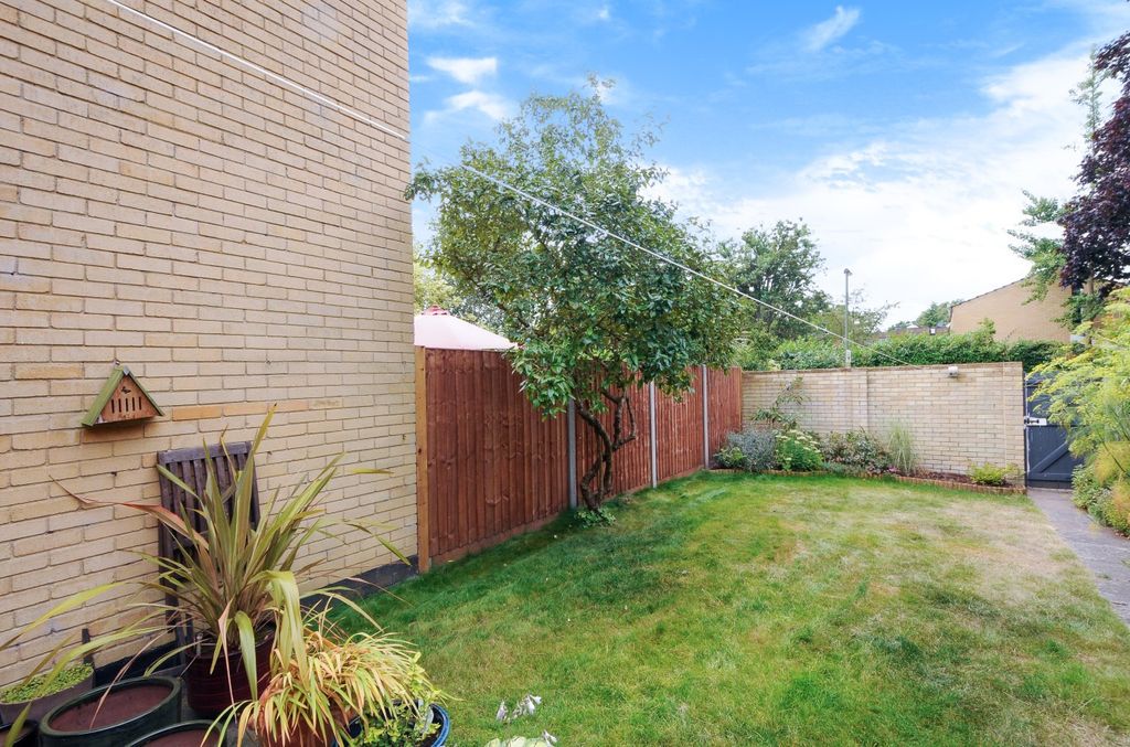 Property photo 3 of 8 Garden