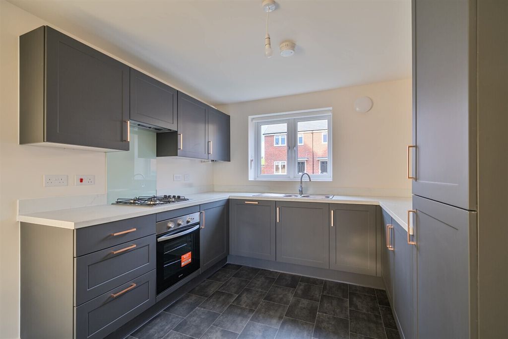 Property photo 2 of 7 Kitchen