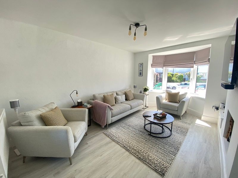 Property photo 2 of 16 Lounge