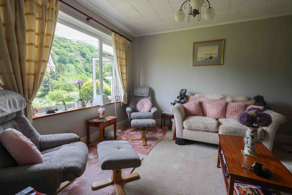 Property photo 2 of 17 Sitting Room