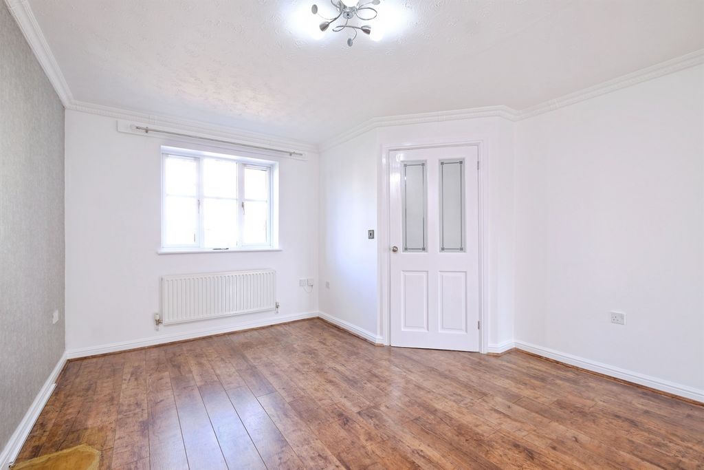 Property photo 2 of 28