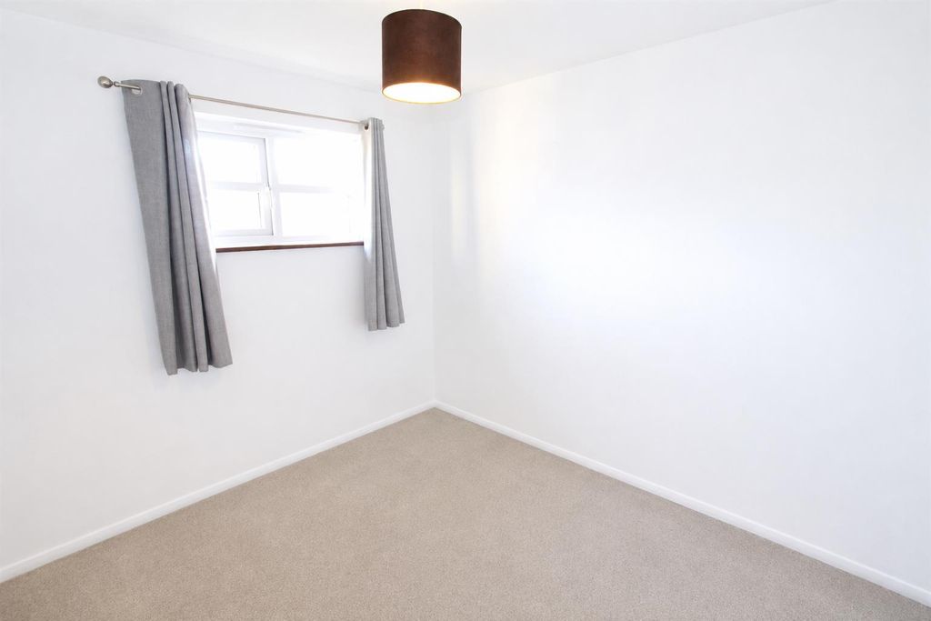 Property photo 3 of 5 Bed 1.Png