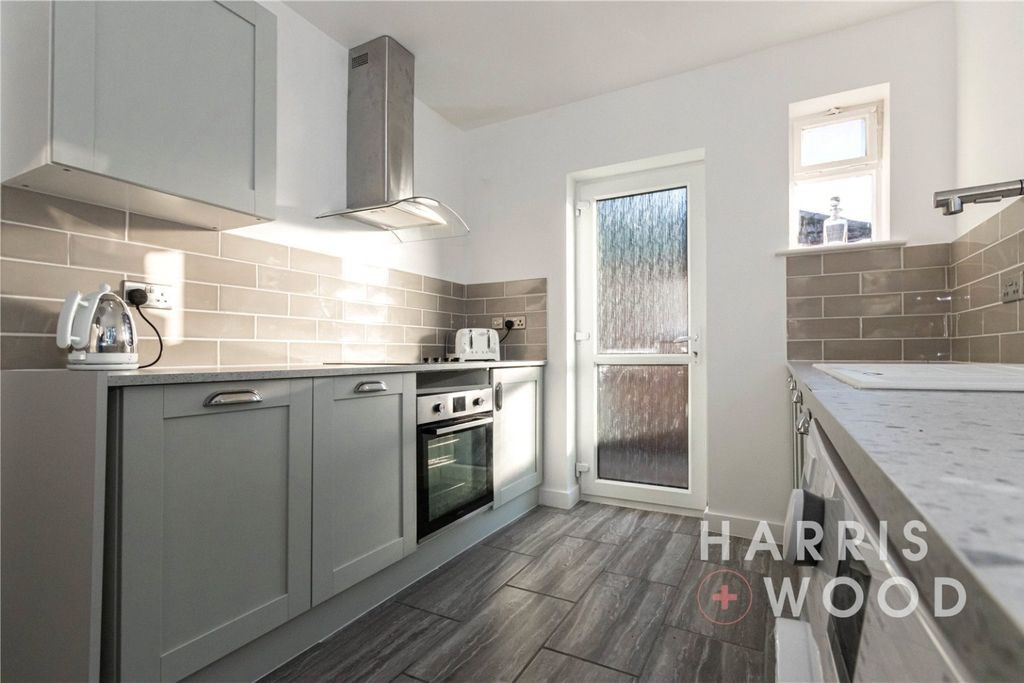 Property photo 2 of 18 3828843