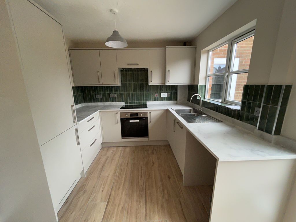 Property photo 2 of 15 Image00020