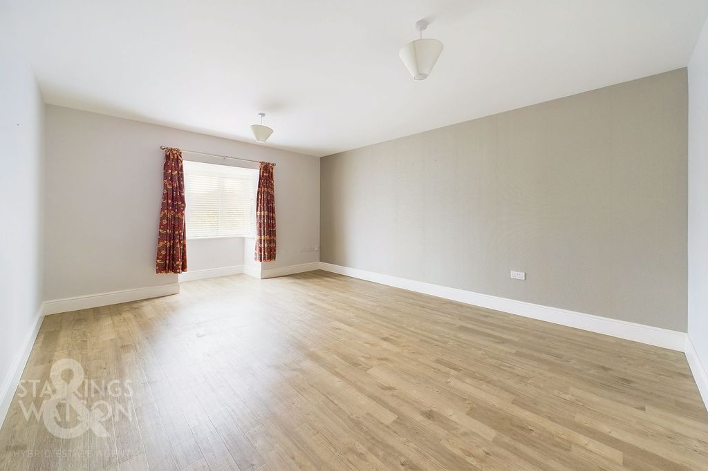 Property photo 3 of 27