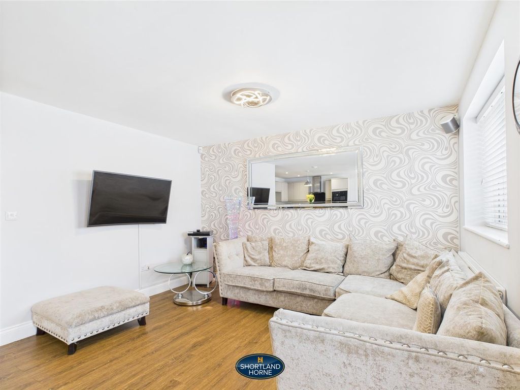 Property photo 2 of 32