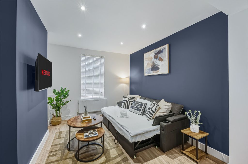 Property photo 1 of 24 Living Room