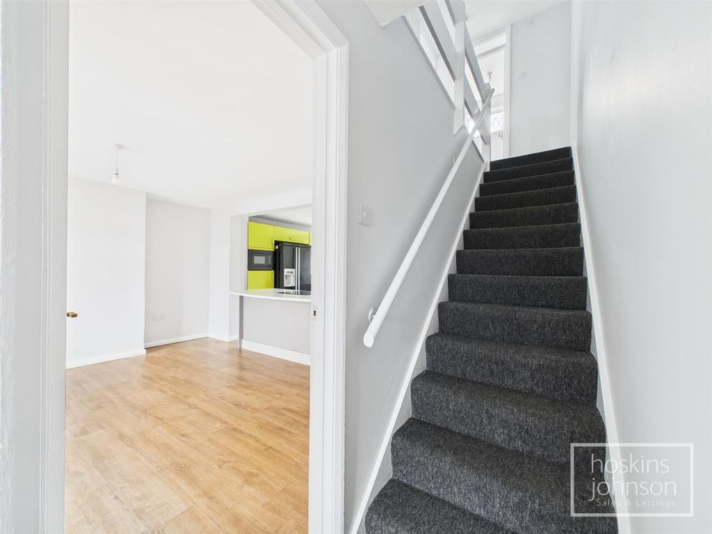 Property photo 2 of 21 Entrance Hall