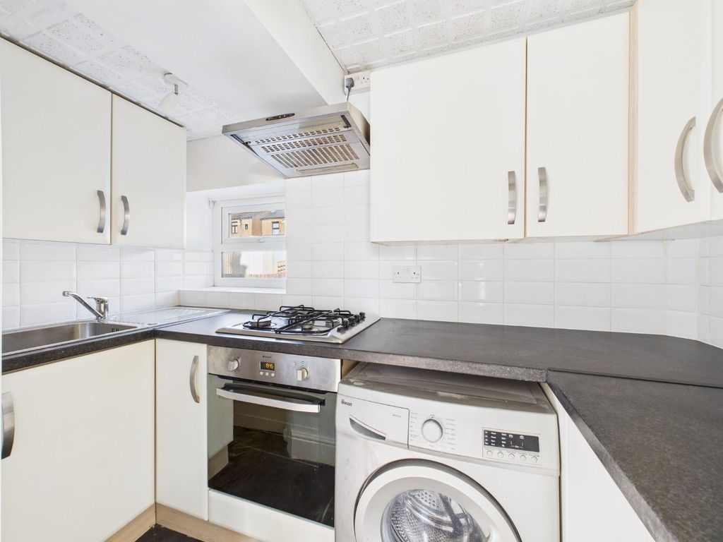 Property photo 3 of 7 Kitchen