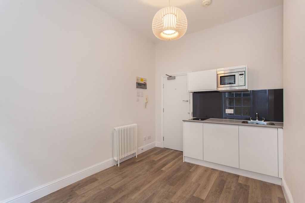 Property photo 2 of 6 Upper Berkeley St...