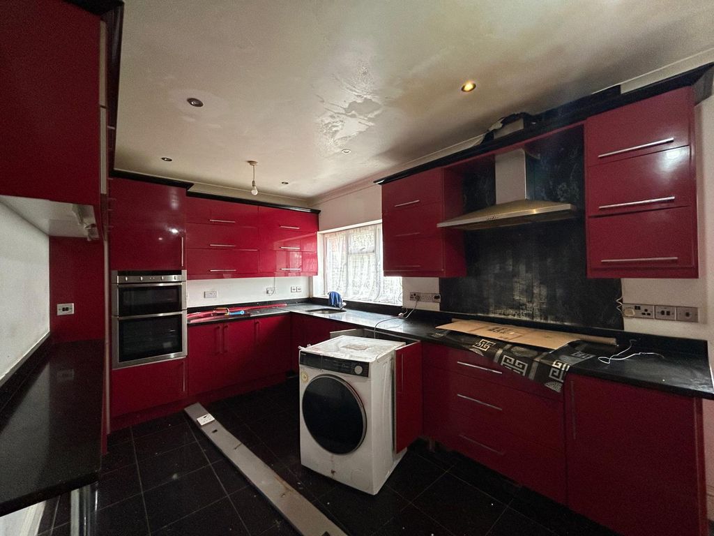 Property photo 1 of 19 7 Bed Semi-Detached House To Rent Lady Margaret Road, Southall Ub1